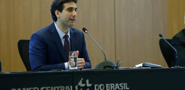 Galípolo defende servidor com irmão que teria recebido dinheiro de Vorcaro