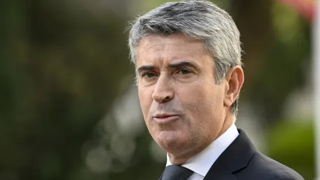 Carneiro transmite a Chapo compromisso do PS para desenvolver Moçambique