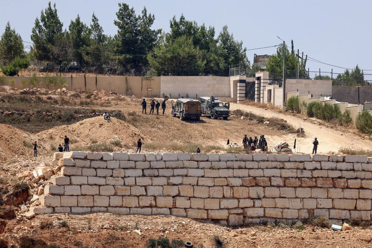 En Cisjordanie, trois familles palestiniennes assiégées par des colons ont été évacuées par l’armée