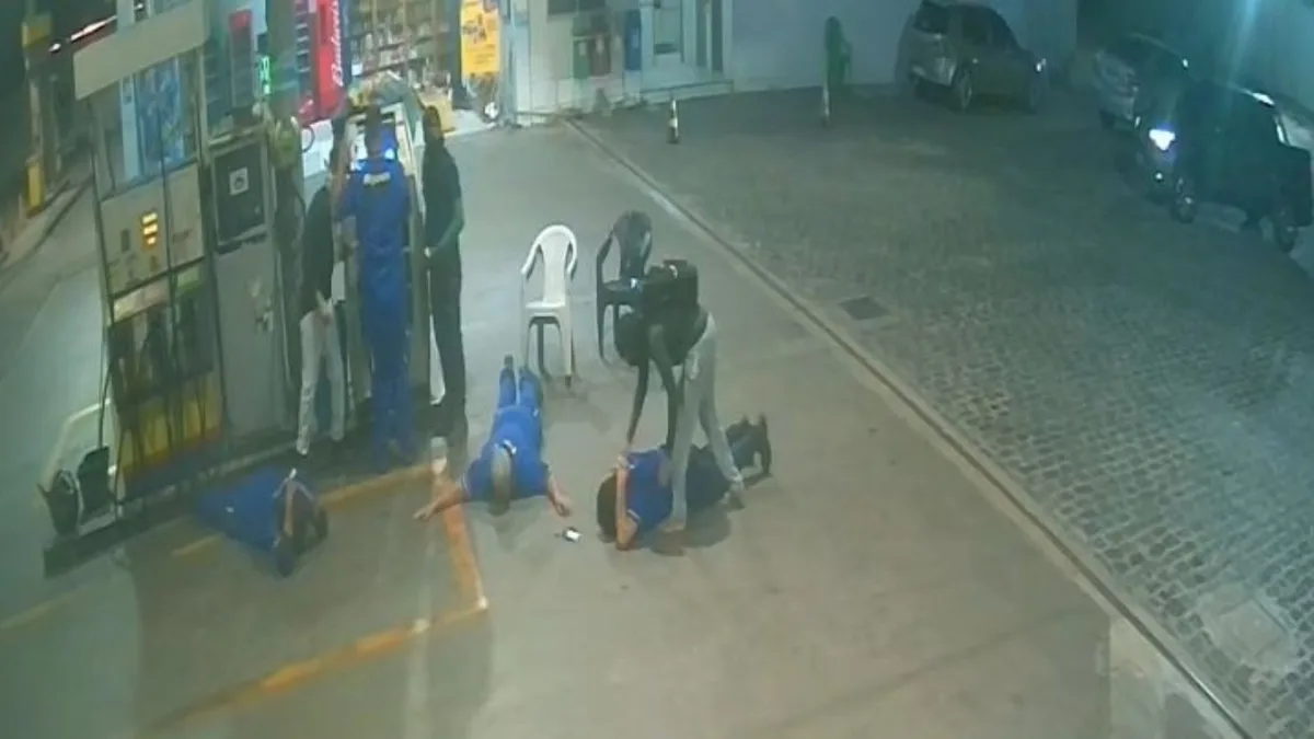 Trio assalta frentistas de posto de combustíveis em Fortaleza; vídeo