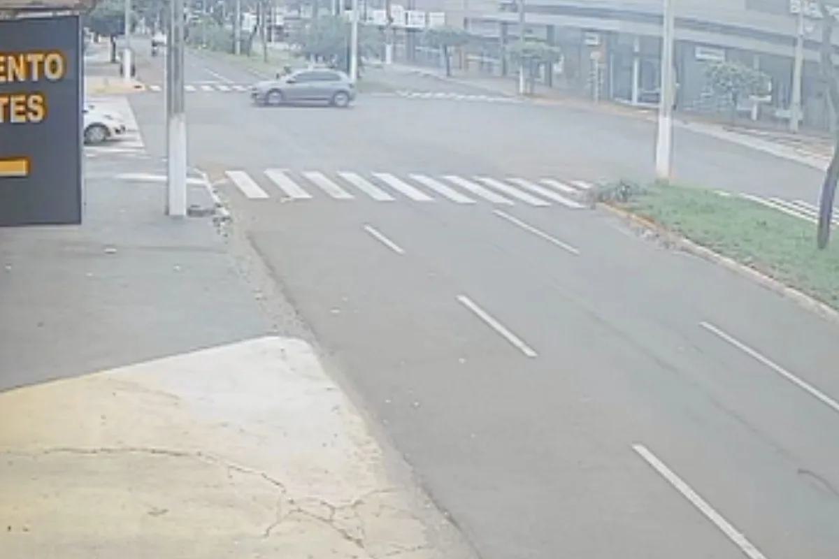 Vídeo mostra padre avançando preferencial em acidente que mata técnica de enfermagem em MS