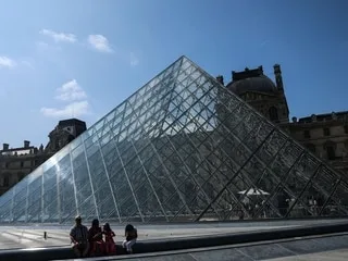 Musée du Louvre : un étudiant de 26 ans interpellé après une intrusion dans un couloir souterrain, une enquête ouverte