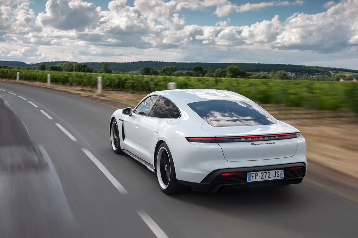Voiture électrique : Porsche prépare la fin de la production de la Taycan