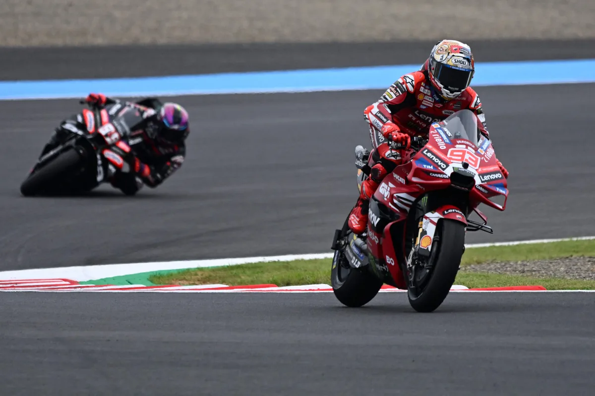 Márquez aprovecha la ruina de Aprilia