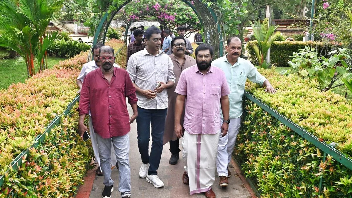 Collective holds protest against plan to relocate zoo in Keralam