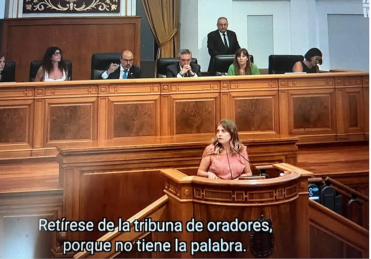 El presidente de las Cortes de Castilla-La Mancha expulsa del pleno a una diputada del PP por hablar de Ceuta