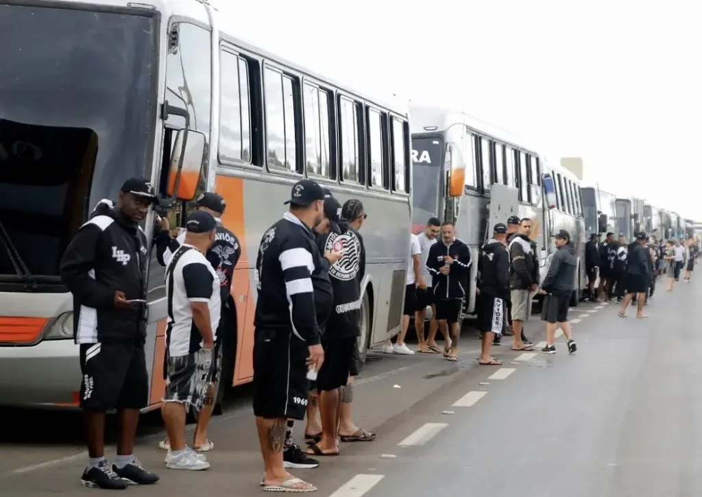 Organizadas do Corinthians pedem afastamento de Memphis e demissão de Marcelo Paz