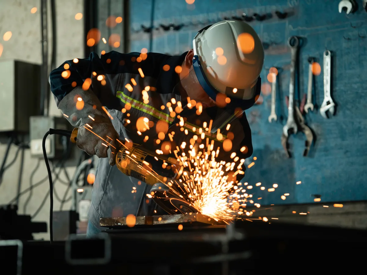 More Americans think of themselves as working class, even as they make more money