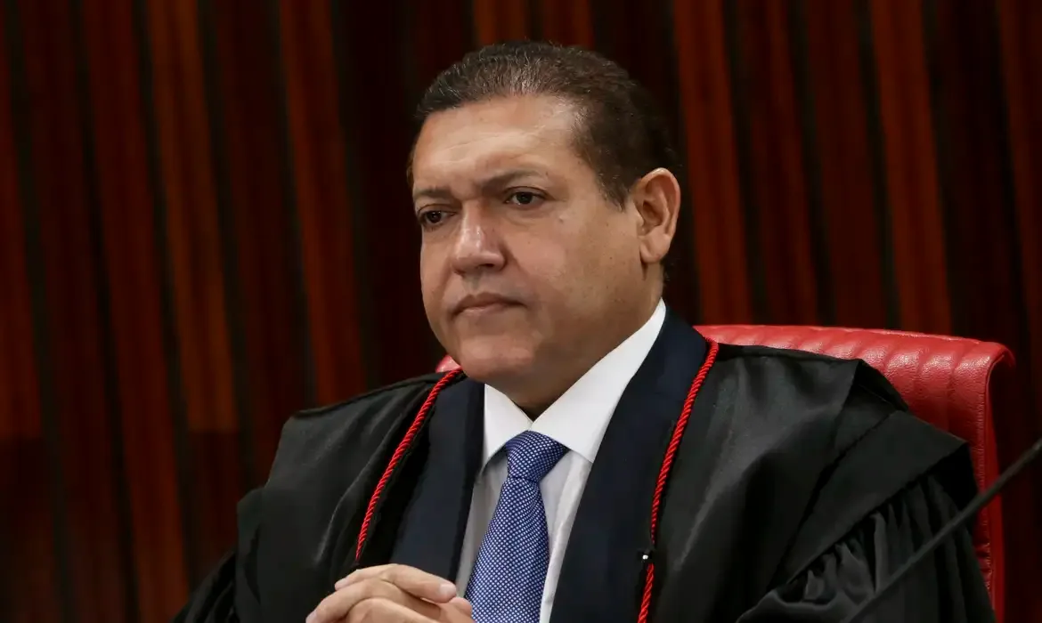 Diária no Fasano, jatinho, mansão no Carnaval: escritório de advocacia negociava favores de Vorcaro para o ministro Kassio Nunes