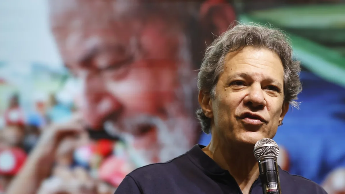 Tarcísio presta desserviço ao apoiar o bolsonarismo, diz Haddad