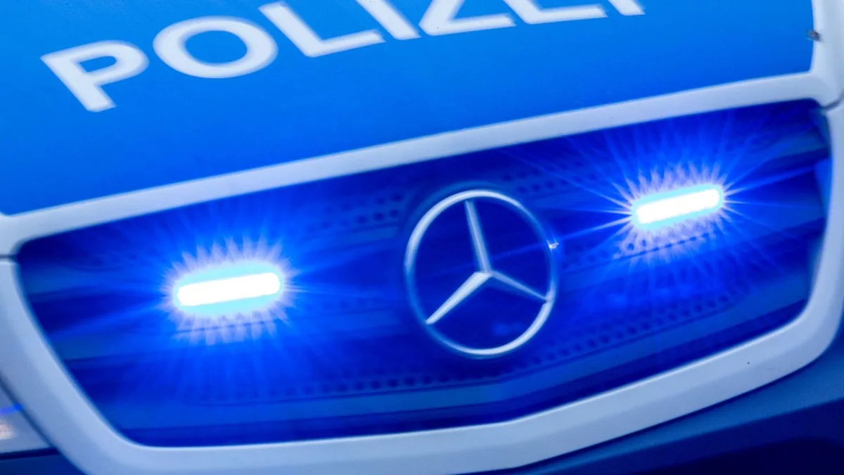 Drei Fahrzeuge gestreift: 17-Jährige fährt ohne Führerschein Auto der Mutter kaputt