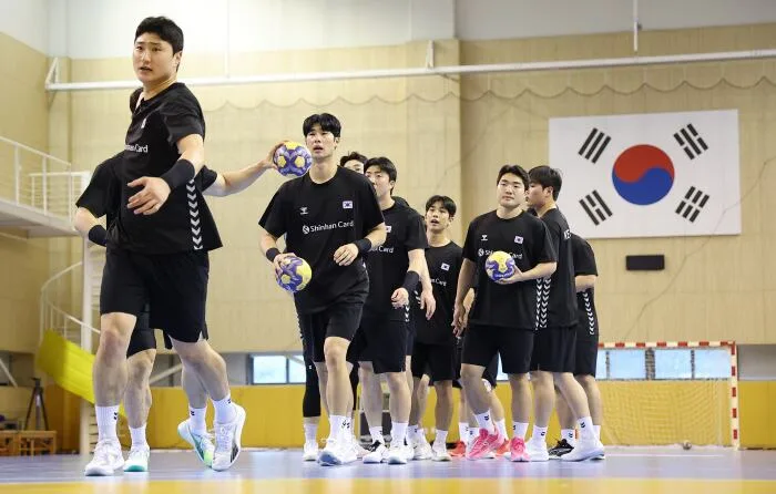 '명예 회복 절실' 韓 남자 핸드볼, 쿠웨이트 26-23 잡고 정상 도전 첫발