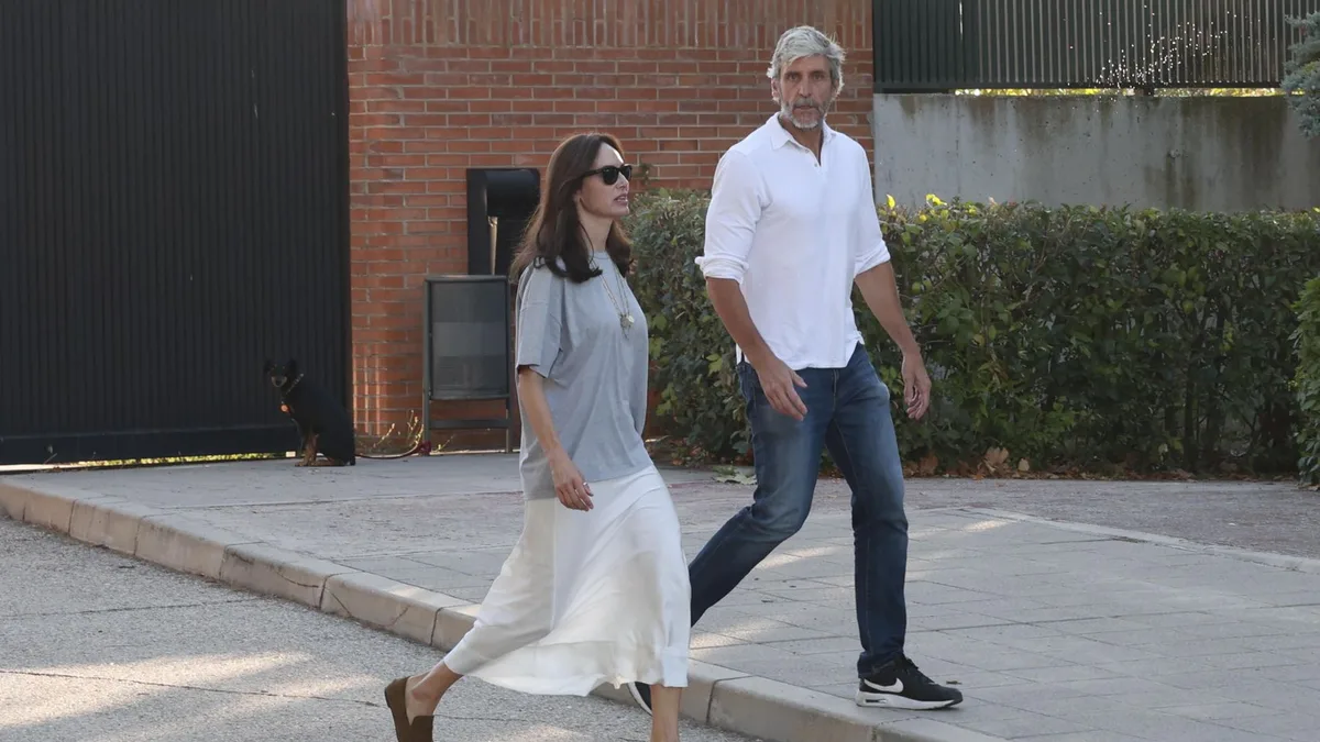 Alfonso de Borbón y Eugenia Silva, juntos en el primer día de colegio de uno de sus hijos: su complicidad pese a la ruptura