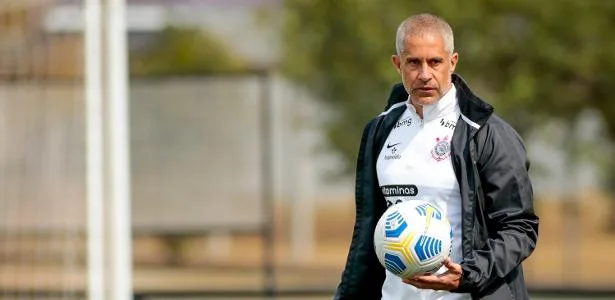 Corinthians abre conversa com Sylvinho enquanto tenta convencer Ramón