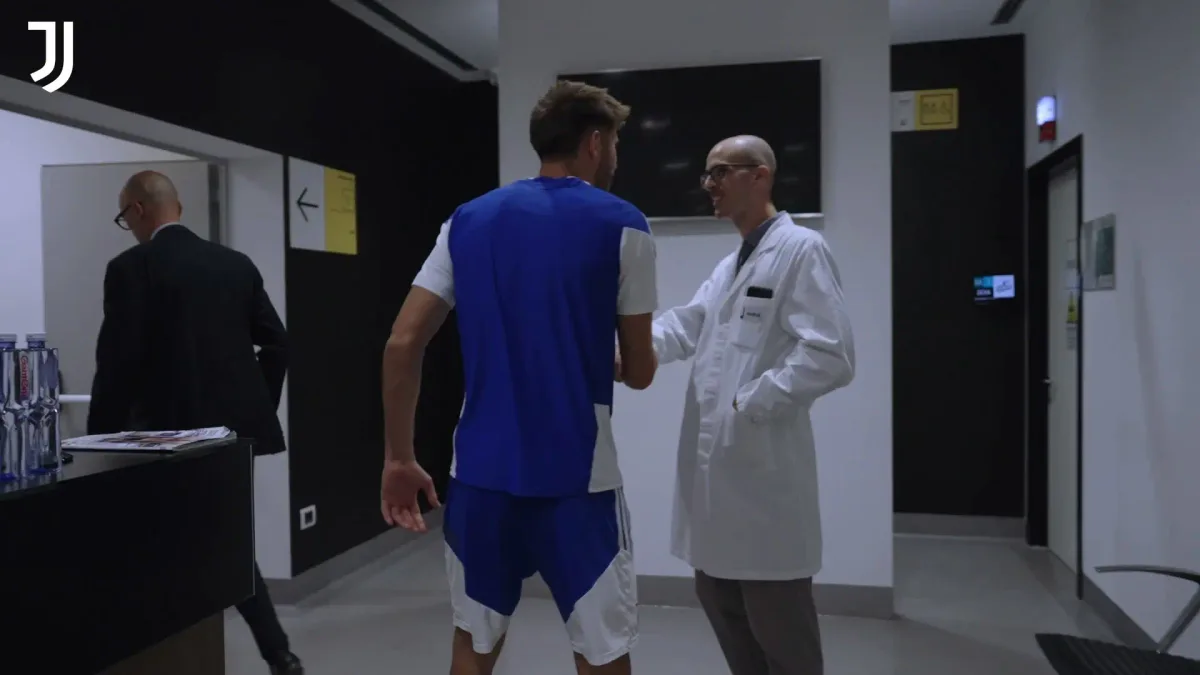 Bastidores: o primeiro dia de Vicario na Juventus