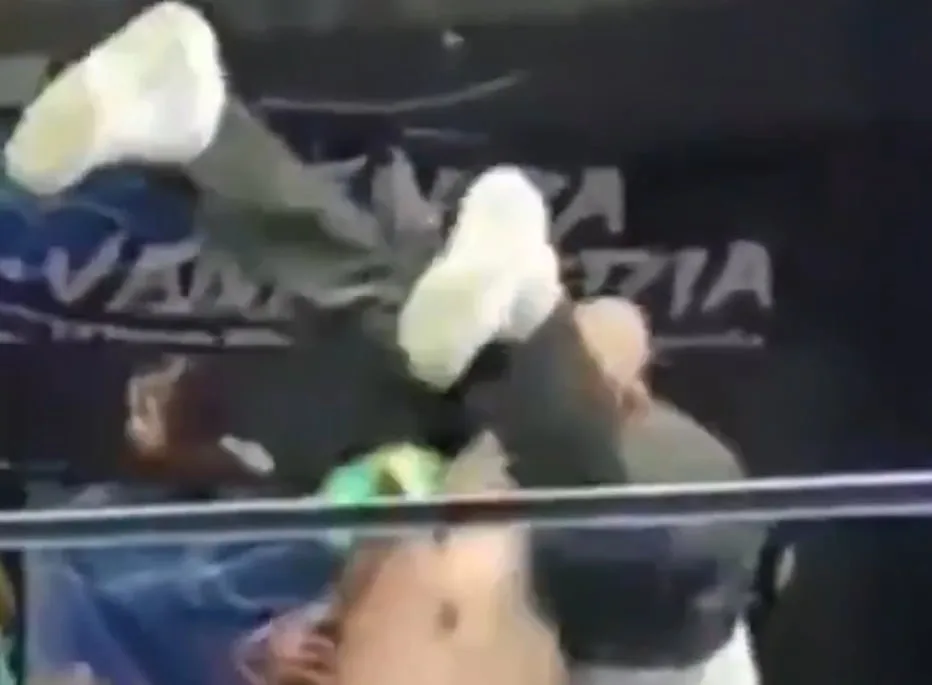 Tragedia en México: un luchador le aplicó una llave mortal a un árbitro y lo mató arriba del cuadrilátero