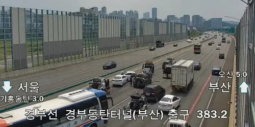 경부고속도로 동탄JC 부근서 4중 추돌…1명 다쳐