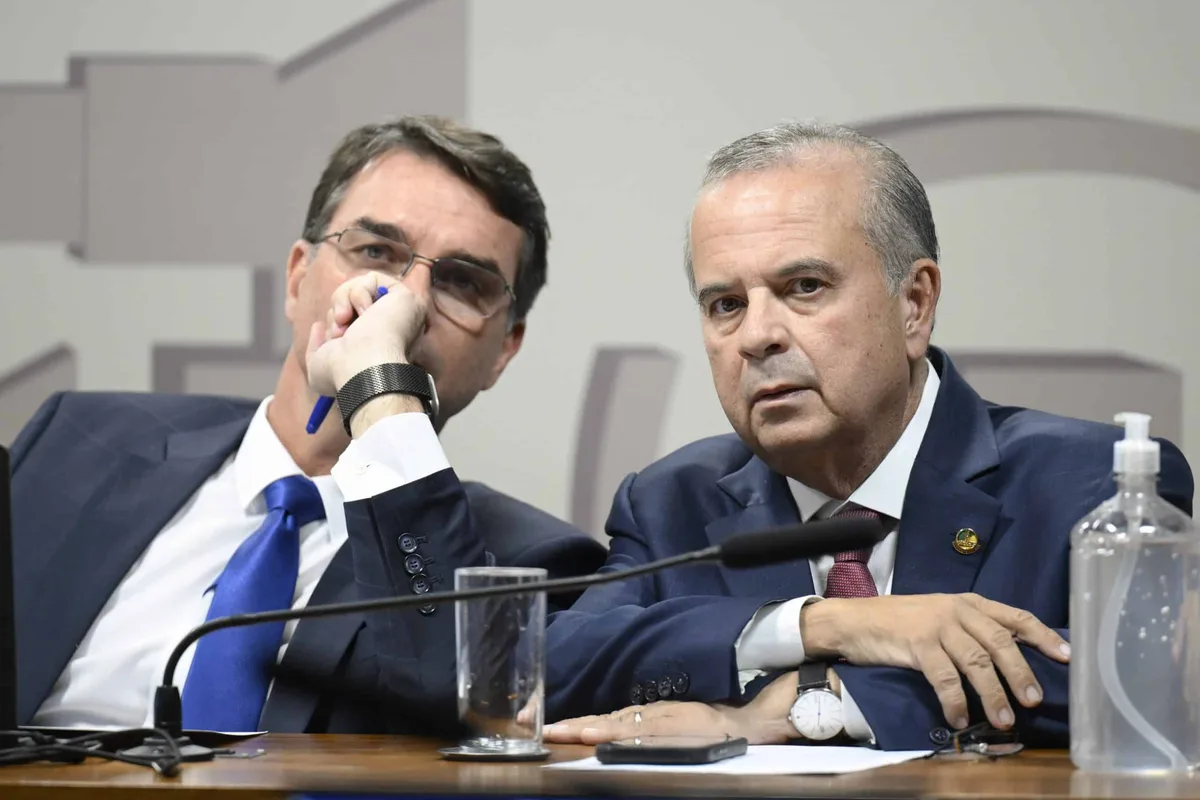 Flávio Bolsonaro e mídia liberal tentam jogar Master no colo de Lula, mas R$ 1,8 bilhão expõe aliados do PL