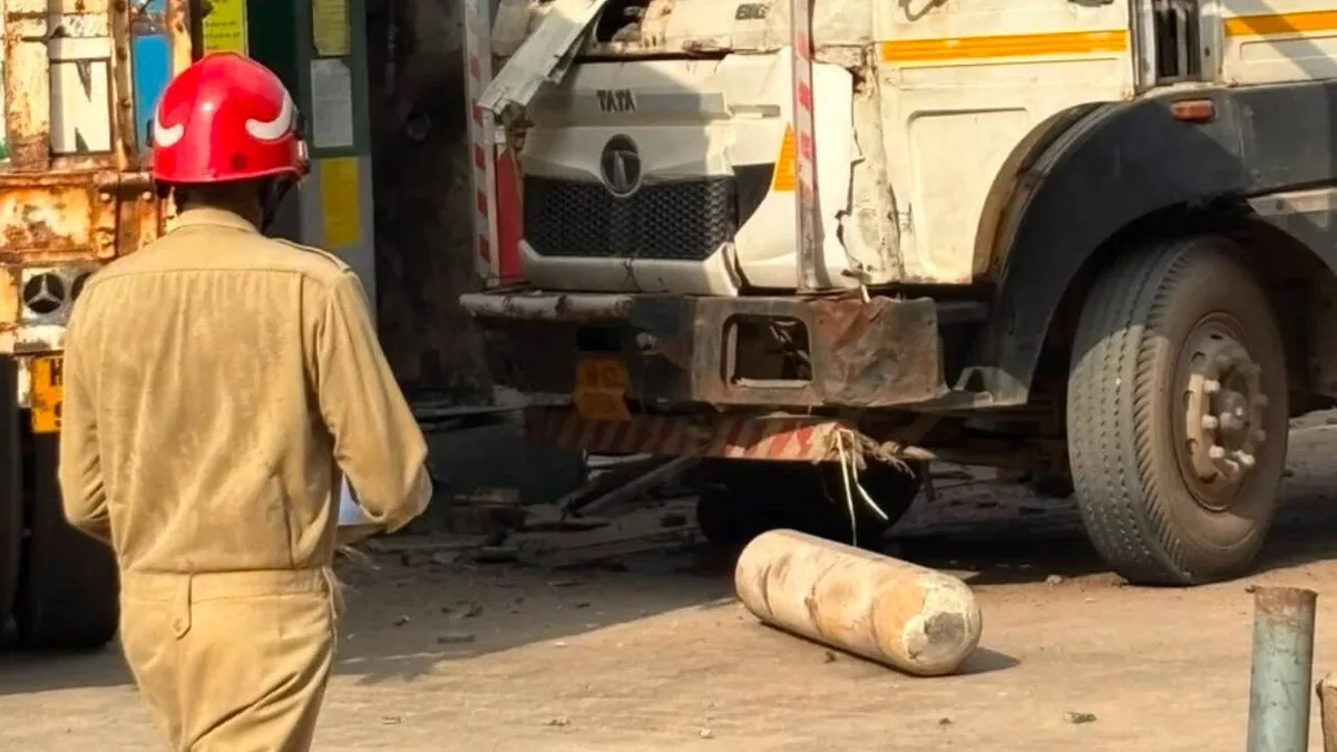 One killed, 5 injured after truck gas tank explodes at Delhi CNG station while refuelling