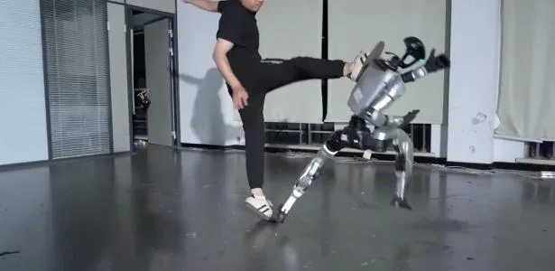 Com IA para robô, humanos pensarão duas vezes antes de bullying com máquina