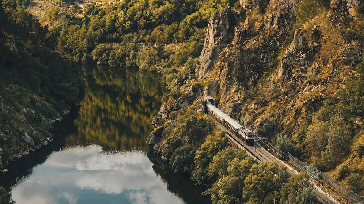 De Ourense a Monforte de Lemos en un tren histórico por el corazón de la Ribeira Sacra