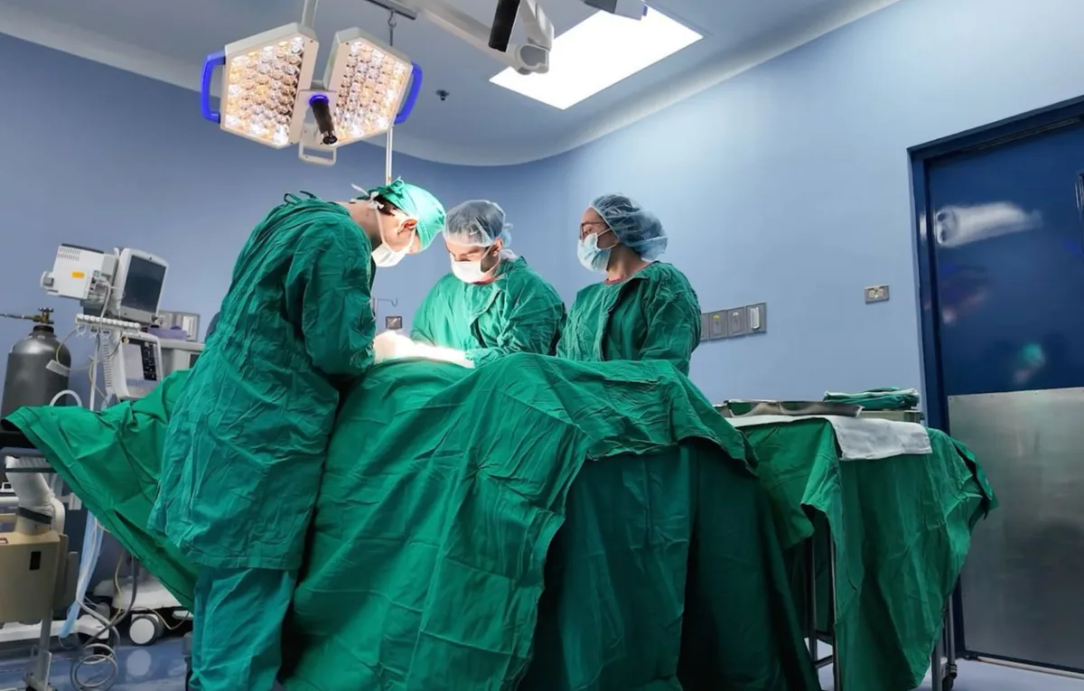 Costa Rica aprueba aumentos salariales para médicos especialistas
