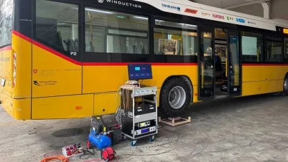 Mehr Reichweite: Elektrobus kann über Reifen geladen werden