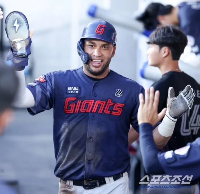 '와 롯데 또 재계약 하나' KBO 역사상 최초, 206안타도 가능하다