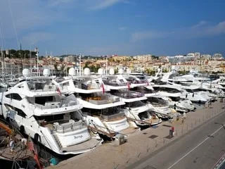 Un disparu après une collision entre deux navires de plaisance dans la baie de Cannes