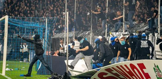 Incidentes em jogo da Copa da Alemanha deixam 85 pessoas feridas