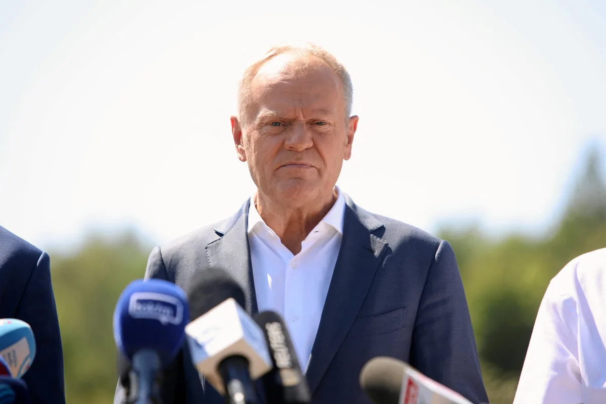 En Pologne, le Premier ministre Donald Tusk et son ministre de la Défense visés par une "possible tentative d’assassinat"