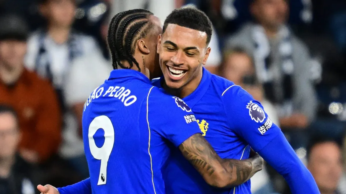 João Pedro relâmpago, boas novidades e velhos erros: Como foi a estreia de Xabi Alonso no Chelsea