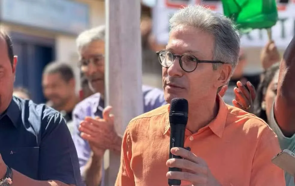 Zema pagou R$ 200 a apoiadores em ato onde atacou a CLT, diz motoboy