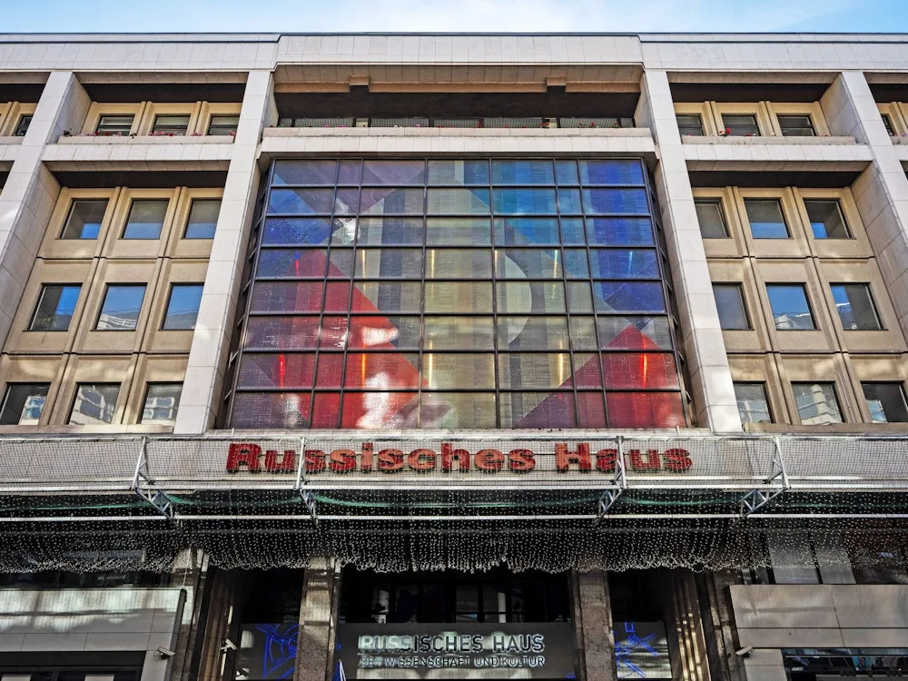 Russisches Haus: Warum Russland in Berlin spionieren kann – und Deutschland auch noch dafür zahlt