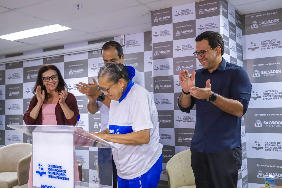 Bolsa de R$ 100 para estudantes de Salvador começa a ser paga em setembro