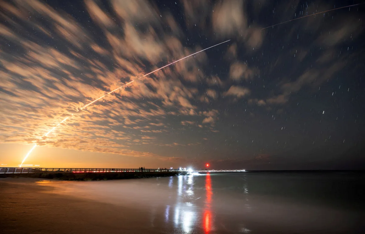 Así suma SpaceX 24 nuevos satélites Starlink: el Falcon 9 aterrizó otra vez en el Pacífico