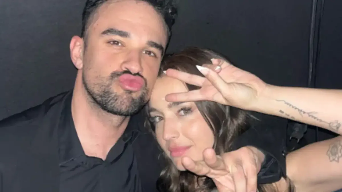 IlloJuan anuncia su boda con Lola Índigo en directo: "El año que viene seguramente"