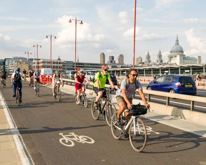 Heatwaves show UK must do more to promote cycling and walking, campaigners say
