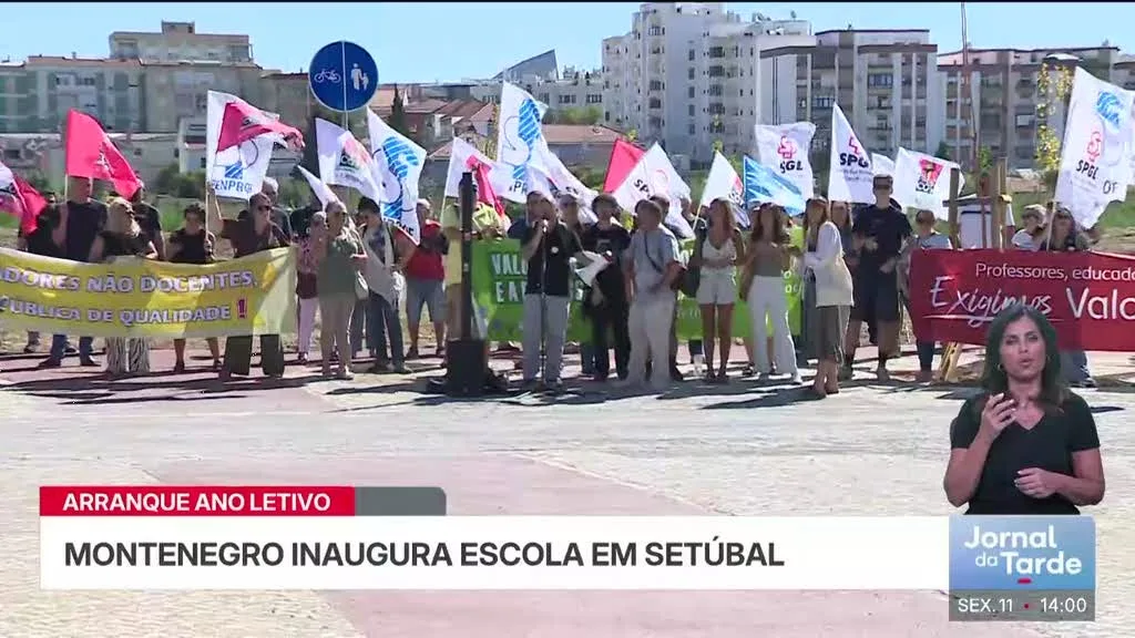 Início do ano letivo. PM recebido em Setúbal com protestos