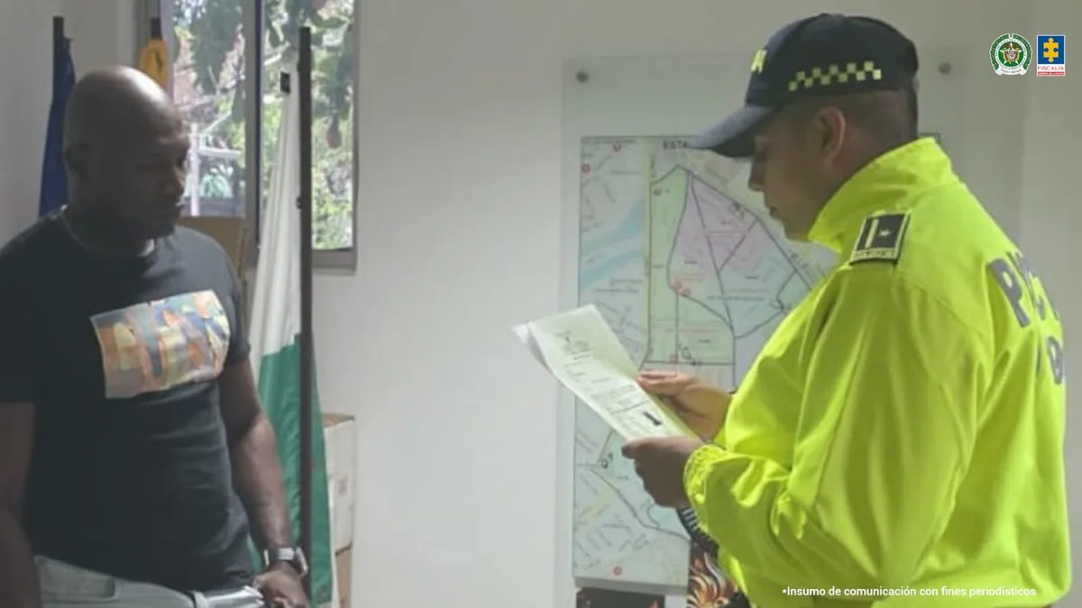 Dos policías en Cali fueron capurados señalados de pedirle 5 millones de pesos a un ciudadano para no capturarlo