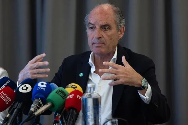 La encuesta del PSPV da alas a Camps frente a Pérez Llorca: es el político valencaino más conocido, el mejor valorado y el único que aprueba