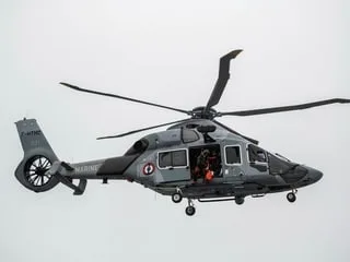Un enfant évacué d’un ferry par un hélicoptère de la Marine, au large du Finistère