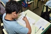 64,8% dos alunos saem do ensino médio sem aprender português adequadamente