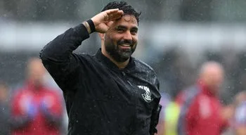 Vítor Matos é o treinador do mês no Championship