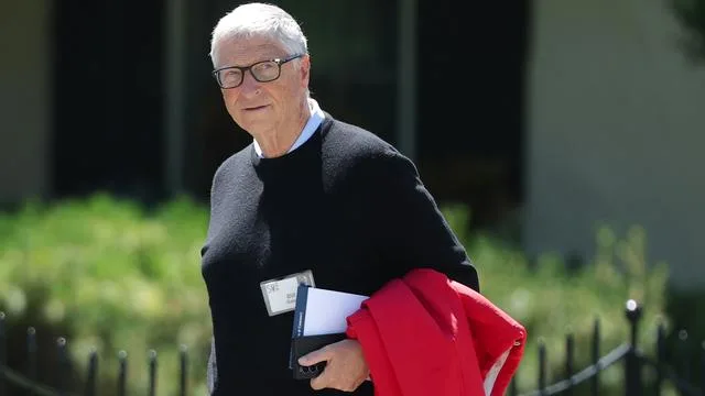 Künstliche Intelligenz: Bill Gates warnt vor Risiken bei KI und fordert Steuern auf Roboter