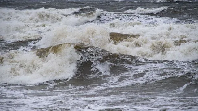 Erstes Herbsthochwasser: Erstes Herbsthochwasser an Ostseeküste erwartet