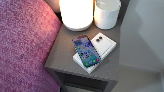iPhone 17 com desconto! Celular compacto Apple vira melhor opção com iOS nesta oferta