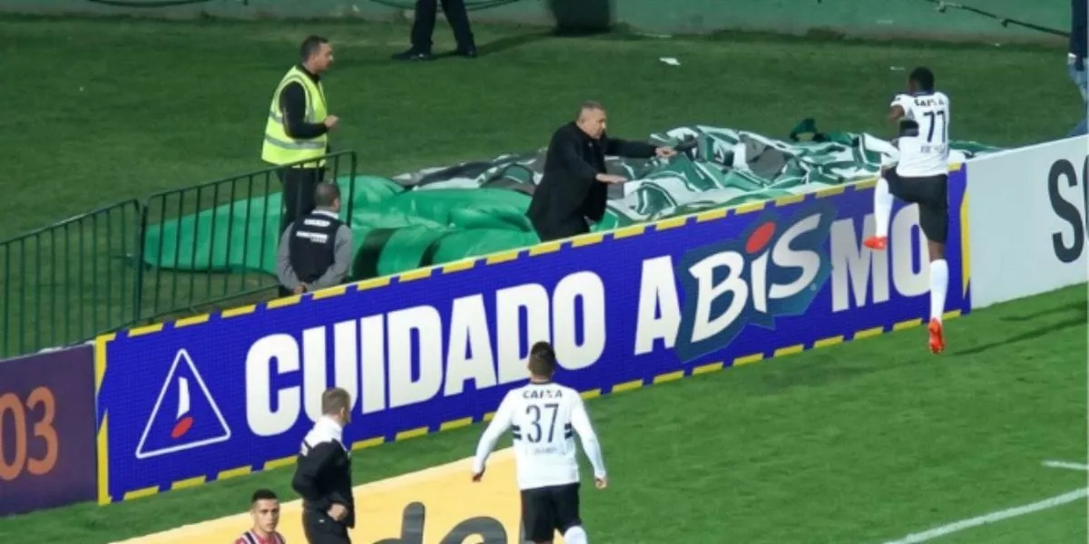 Bis põe aviso: “Cuidado aBismo” em led do Couto Pereira após acidente com zagueiro