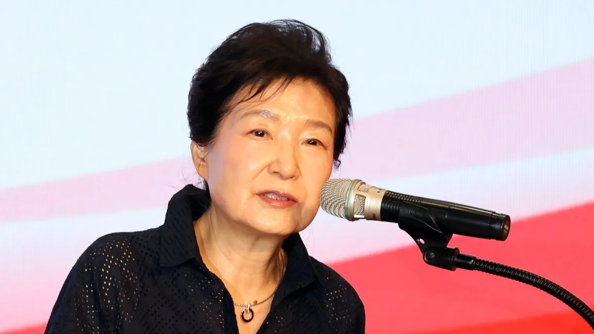 14년만에 국힘 연찬회 온 박근혜 “내부 분열이 가장 무서운 적”