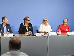 "Wirtschaft braucht Zuwanderung": Hunderte Unternehmen sorgen sich um die Demokratie - Bündnis gegründet